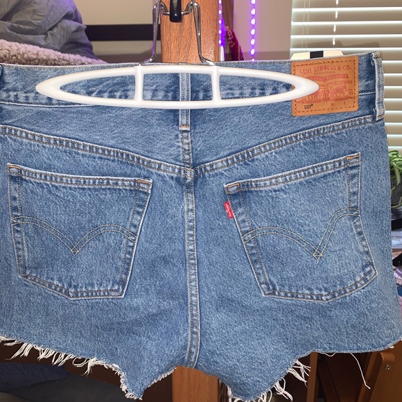 Levi’s 501 Shorts - Picture 6 of 7